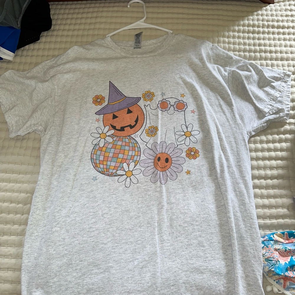 Gildan Gray Halloween Graphic Tee